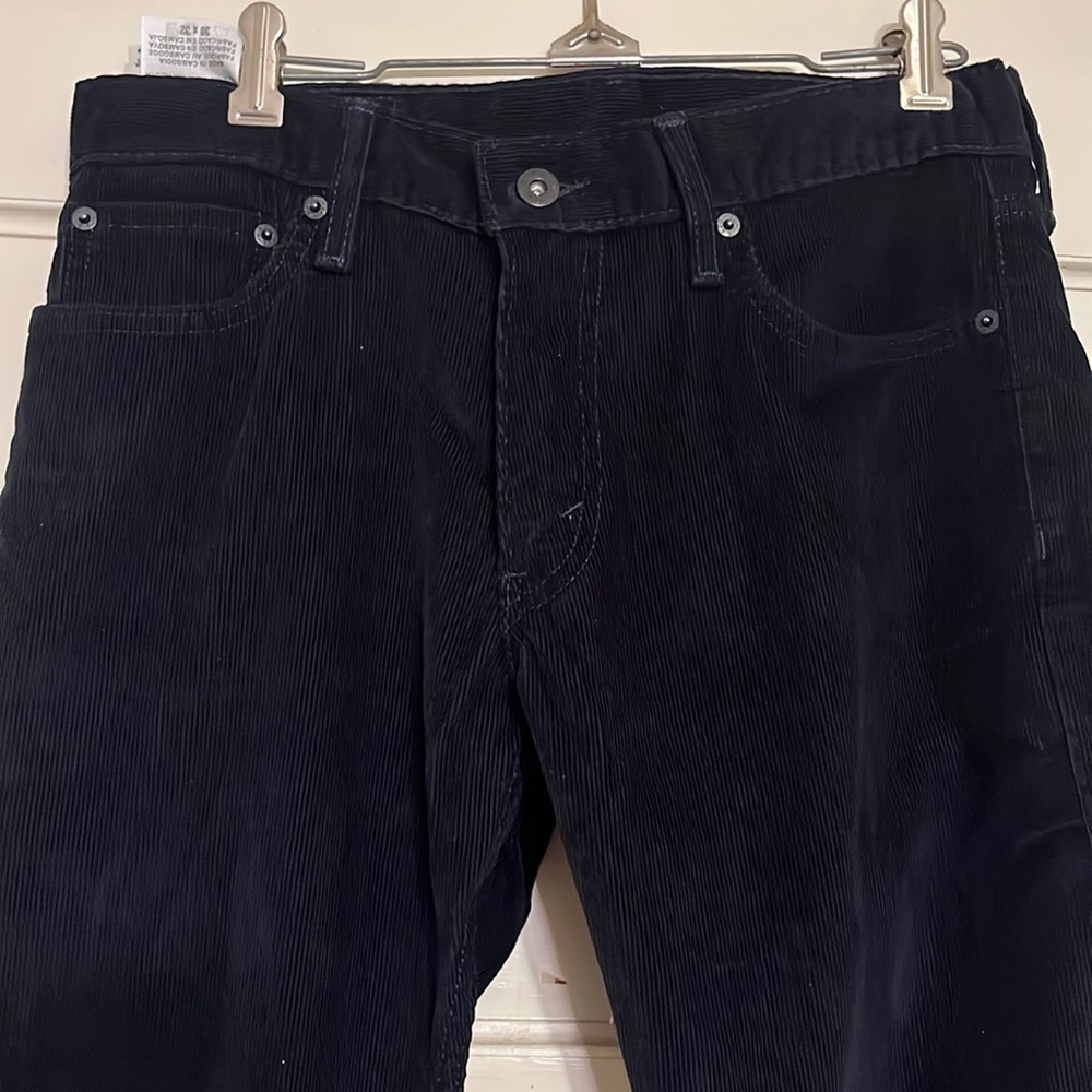 Levi’s corduroy pants slim fit 30/32 black (like new)